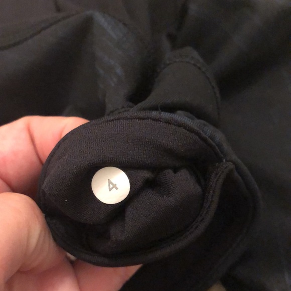 Lululemon Fresh Mesh Run Crop Wind Chill Deep Navy  25” Inseam w Pockets Size 4 - Picture 10 of 16